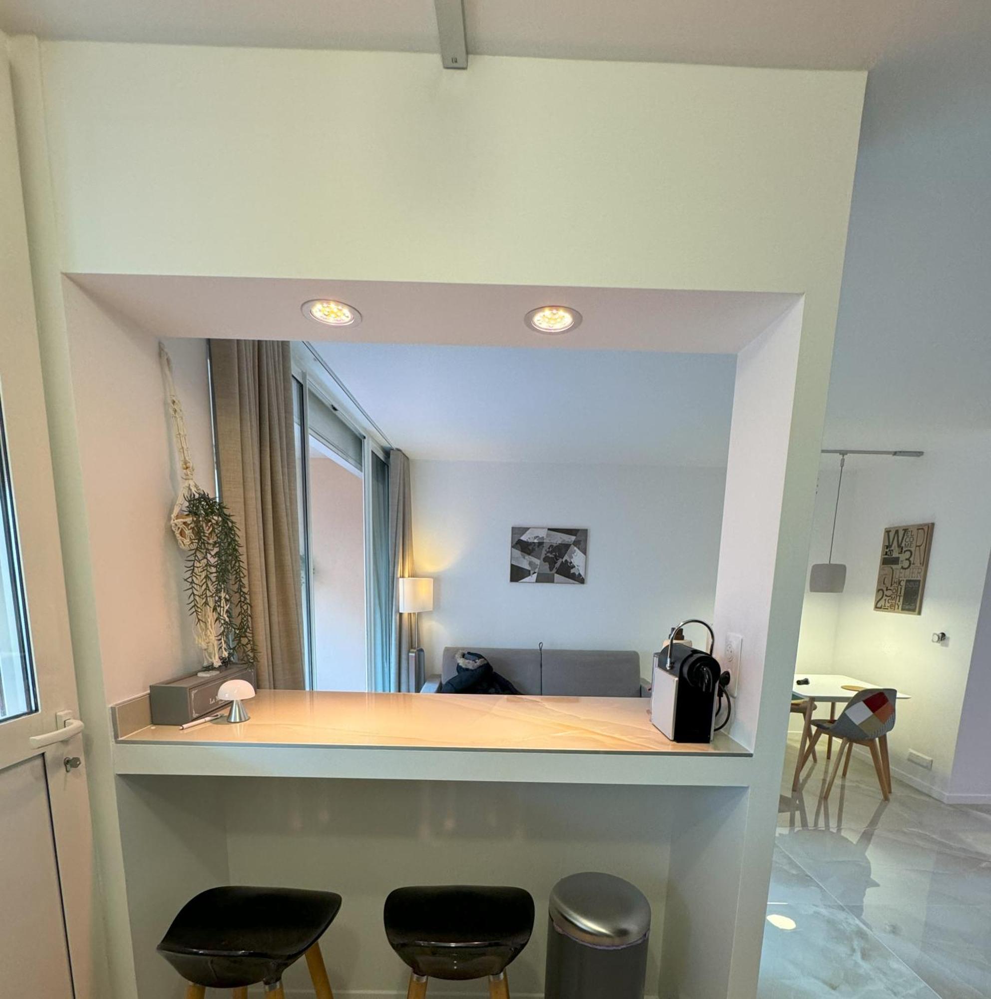Apartment Climatise 600m De La *